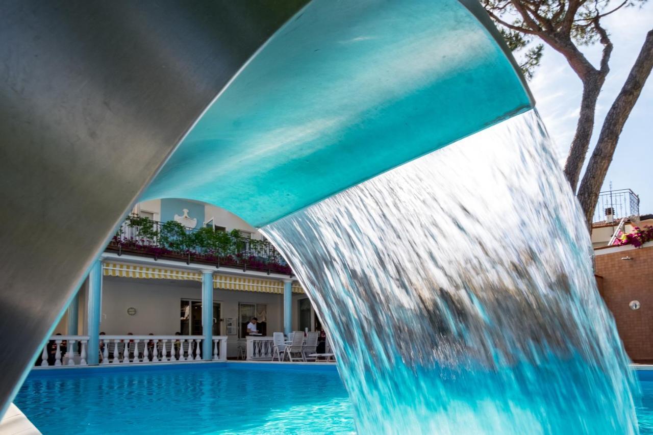 Hotel Villa Dei Fiori - Sul Mare Con Piscina Viserbella di Rimini Extérieur photo