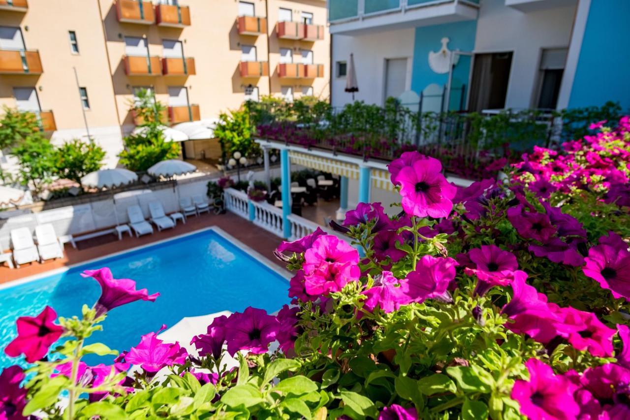 Hotel Villa Dei Fiori - Sul Mare Con Piscina Viserbella di Rimini Extérieur photo