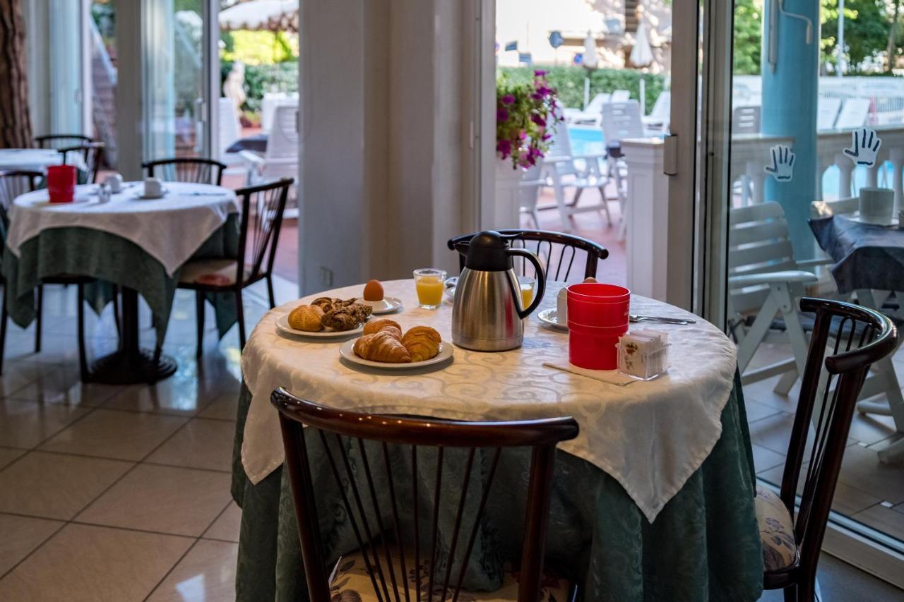 Hotel Villa Dei Fiori - Sul Mare Con Piscina Viserbella di Rimini Extérieur photo