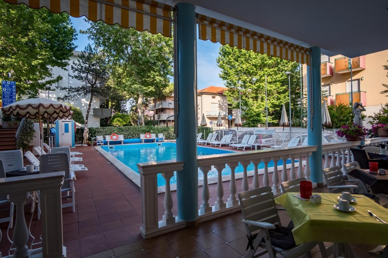 Hotel Villa Dei Fiori - Sul Mare Con Piscina Viserbella di Rimini Extérieur photo