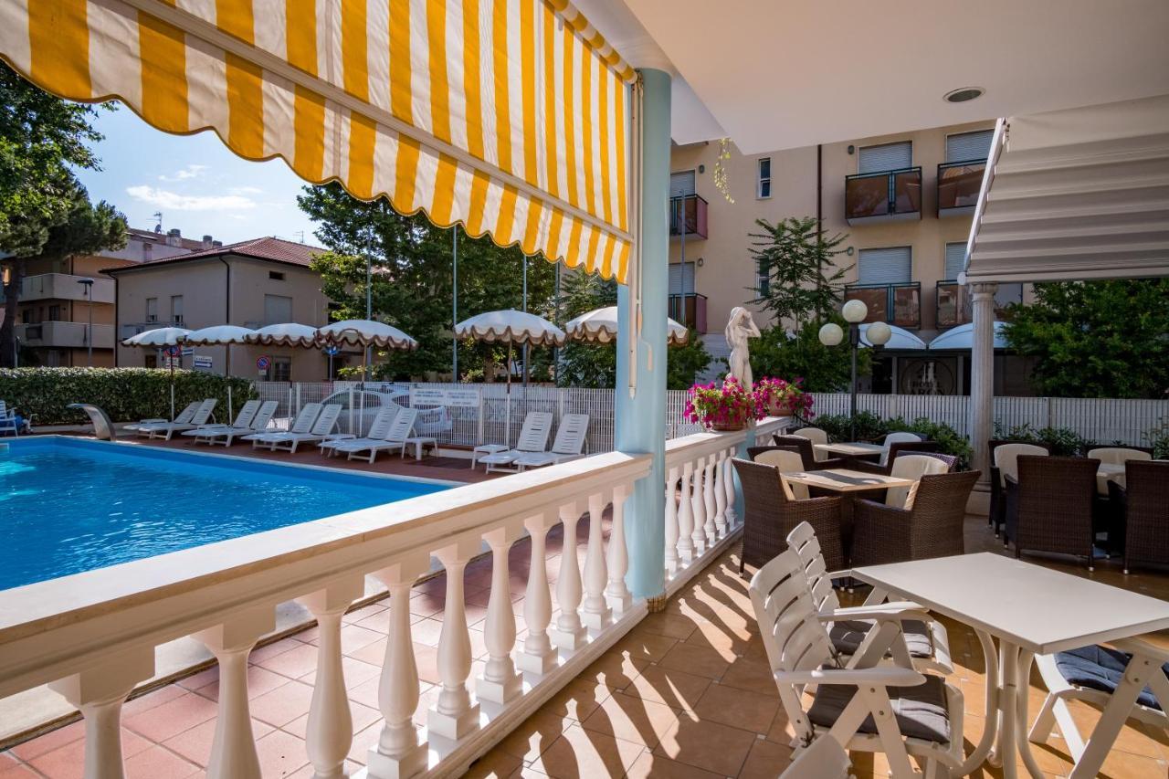 Hotel Villa Dei Fiori - Sul Mare Con Piscina Viserbella di Rimini Extérieur photo