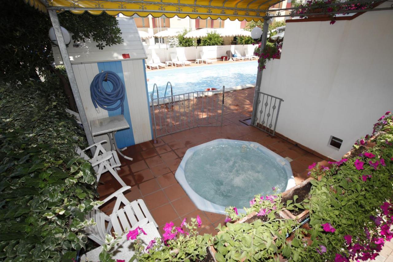 Hotel Villa Dei Fiori - Sul Mare Con Piscina Viserbella di Rimini Extérieur photo