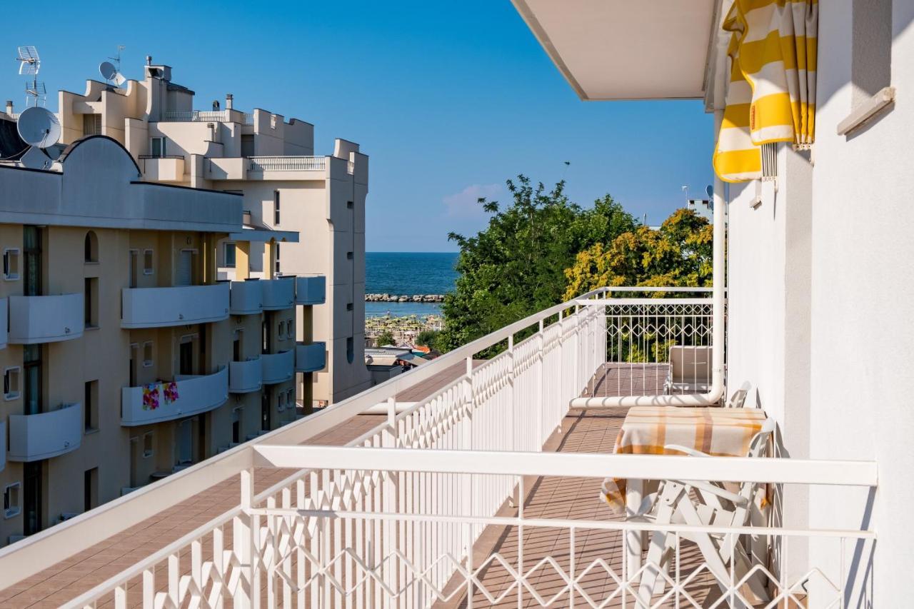 Hotel Villa Dei Fiori - Sul Mare Con Piscina Viserbella di Rimini Extérieur photo