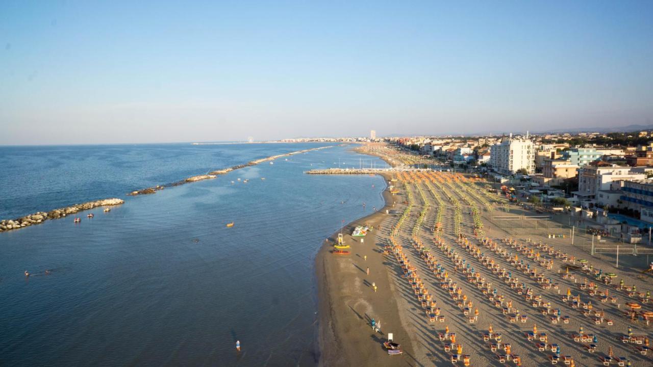 Hotel Villa Dei Fiori - Sul Mare Con Piscina Viserbella di Rimini Extérieur photo