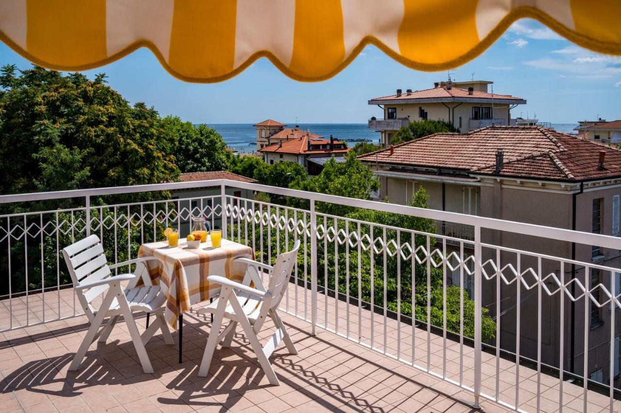 Hotel Villa Dei Fiori - Sul Mare Con Piscina Viserbella di Rimini Extérieur photo