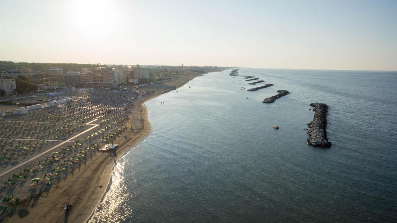 Hotel Villa Dei Fiori - Sul Mare Con Piscina Viserbella di Rimini Extérieur photo