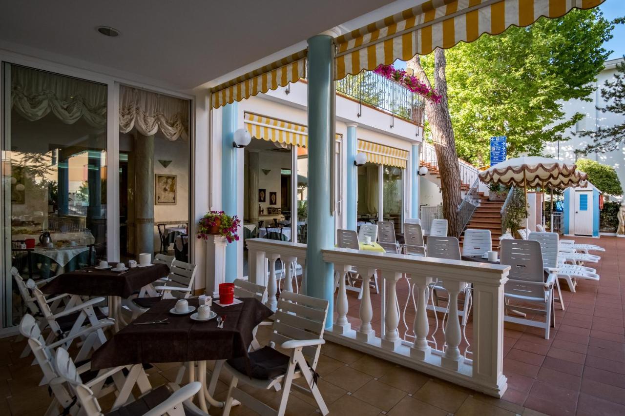 Hotel Villa Dei Fiori - Sul Mare Con Piscina Viserbella di Rimini Extérieur photo