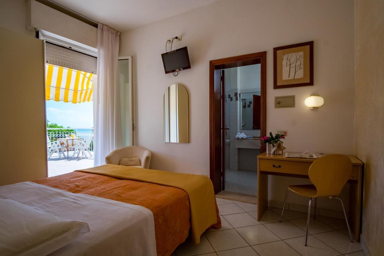 Hotel Villa Dei Fiori - Sul Mare Con Piscina Viserbella di Rimini Extérieur photo