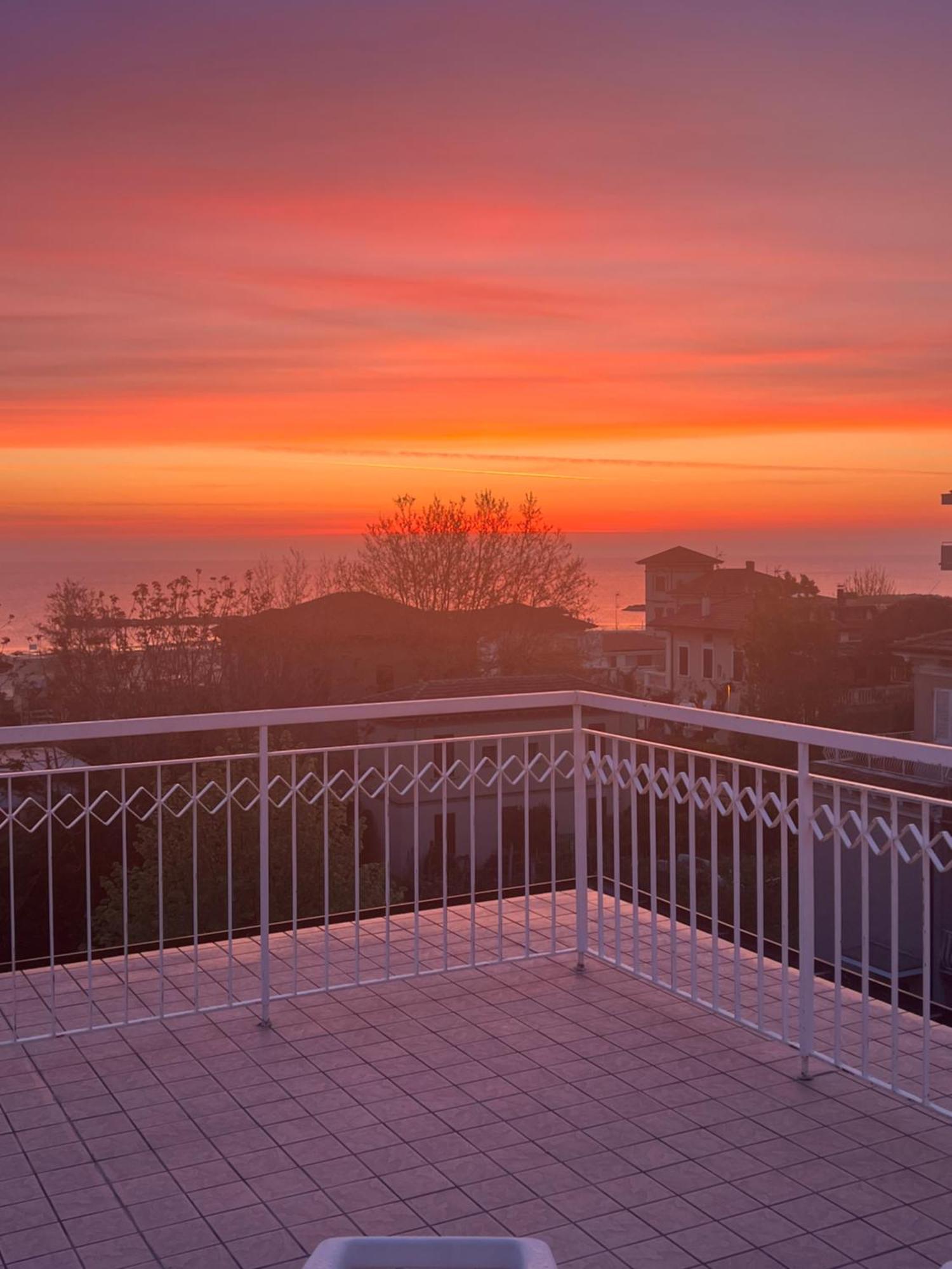 Hotel Villa Dei Fiori - Sul Mare Con Piscina Viserbella di Rimini Extérieur photo