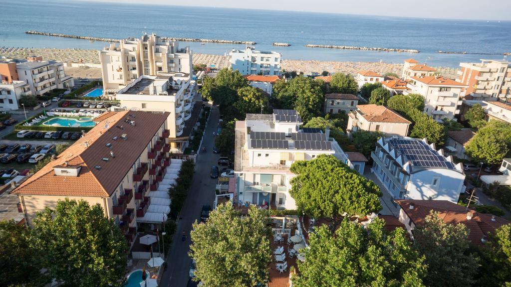 Hotel Villa Dei Fiori - Sul Mare Con Piscina Viserbella di Rimini Extérieur photo